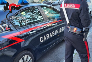 Potenza Picena - In casa aveva un chilo e mezzo di droga e due fucili, arrestato 45enne di origini pugliesi